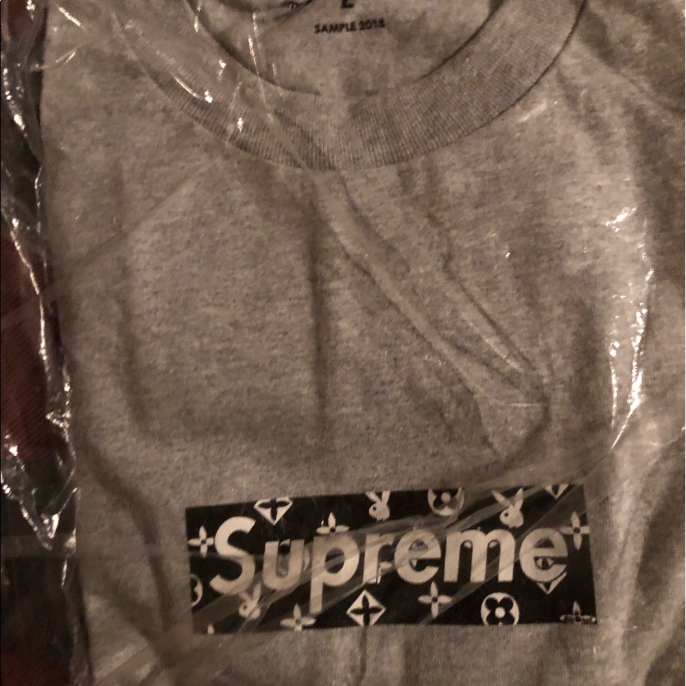 “This is not supreme” Supreme Lv box logo tee